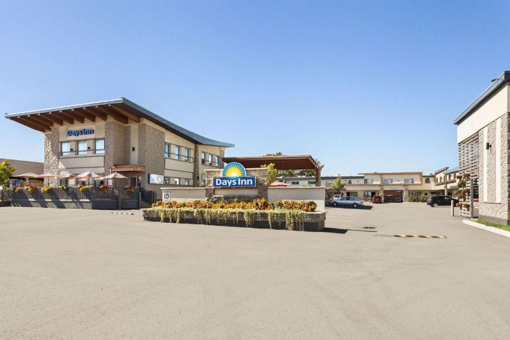 Days Inn by Wyndham Montreal East Main image